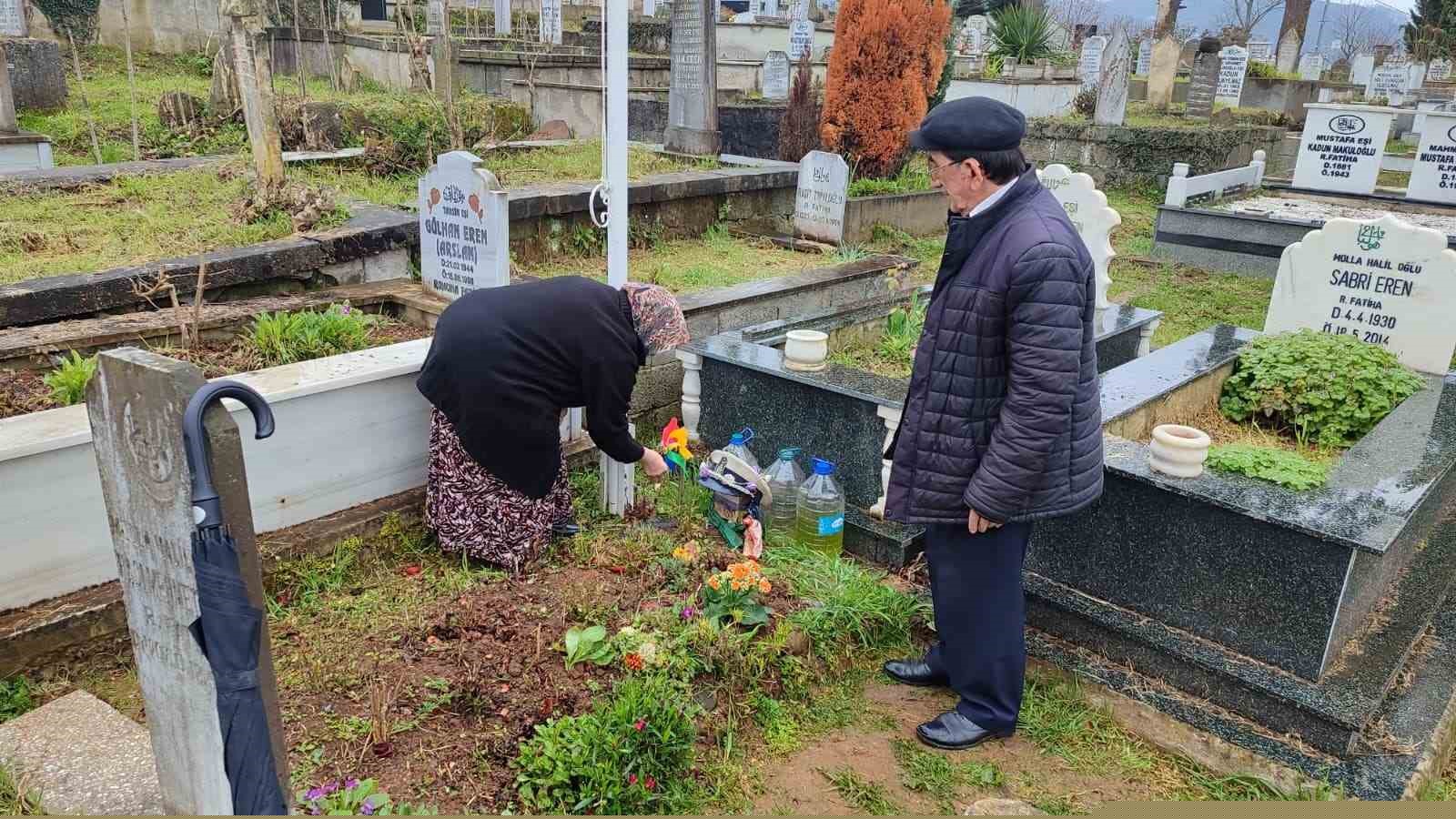 İlk bayramda hüzün: Sinem Topaloğlu’nun ailesi mezarı başında müebbet hapis cezası talep etti
