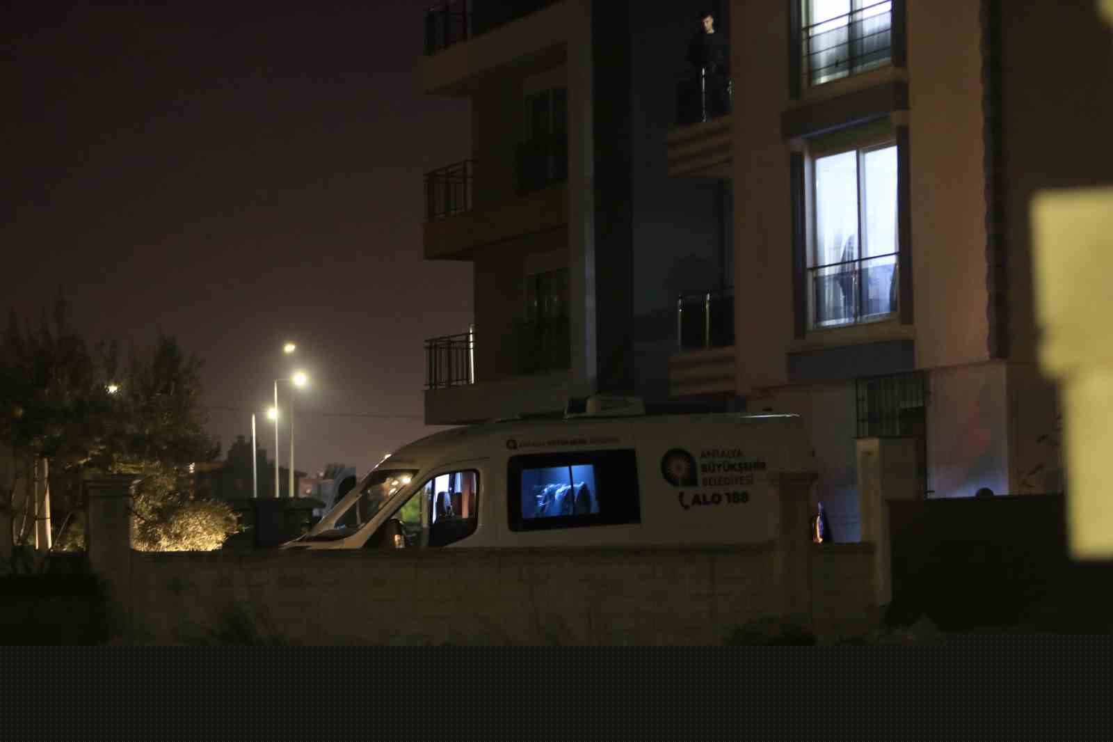 İlk duruşmada karar çıktı: Eşini ve iki kızını öldüren polis memuruna 3 kez ağırlaştırılmış müebbet
