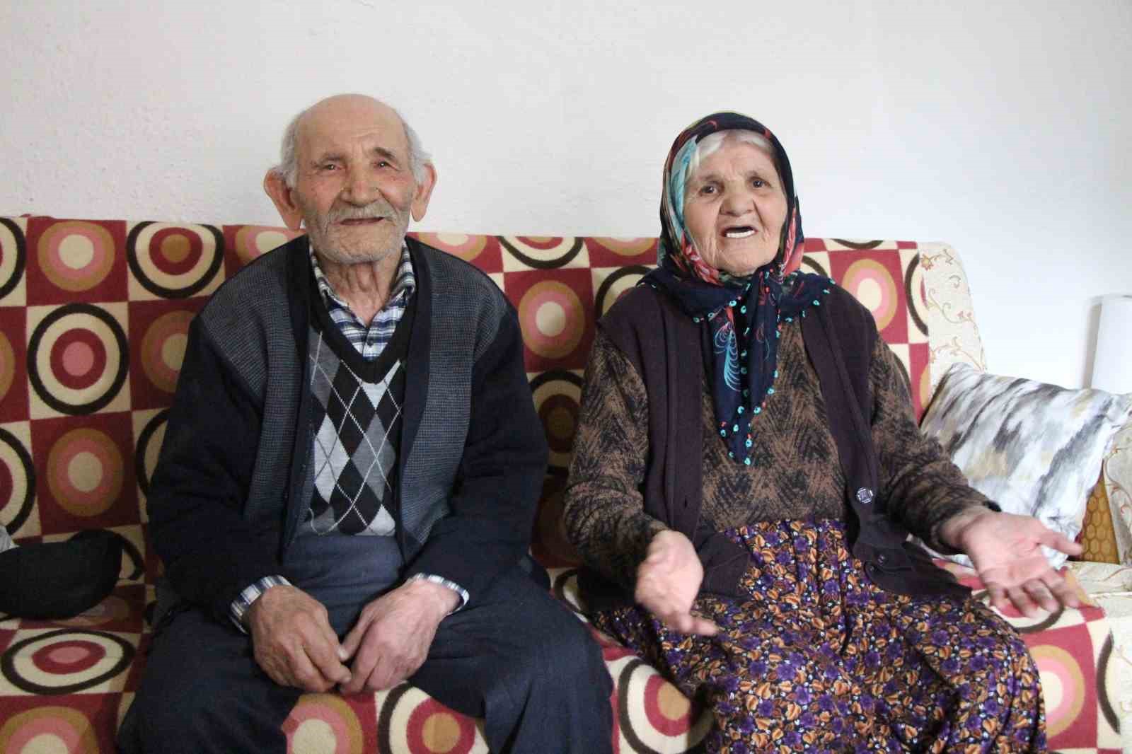 İlk günkü sevgiyle 67 yıldır aynı yastığa baş koyuyorlar
