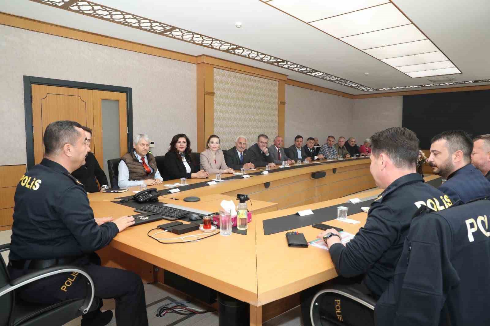 İlkadım muhtarlarıyla güvenlik toplantısı
