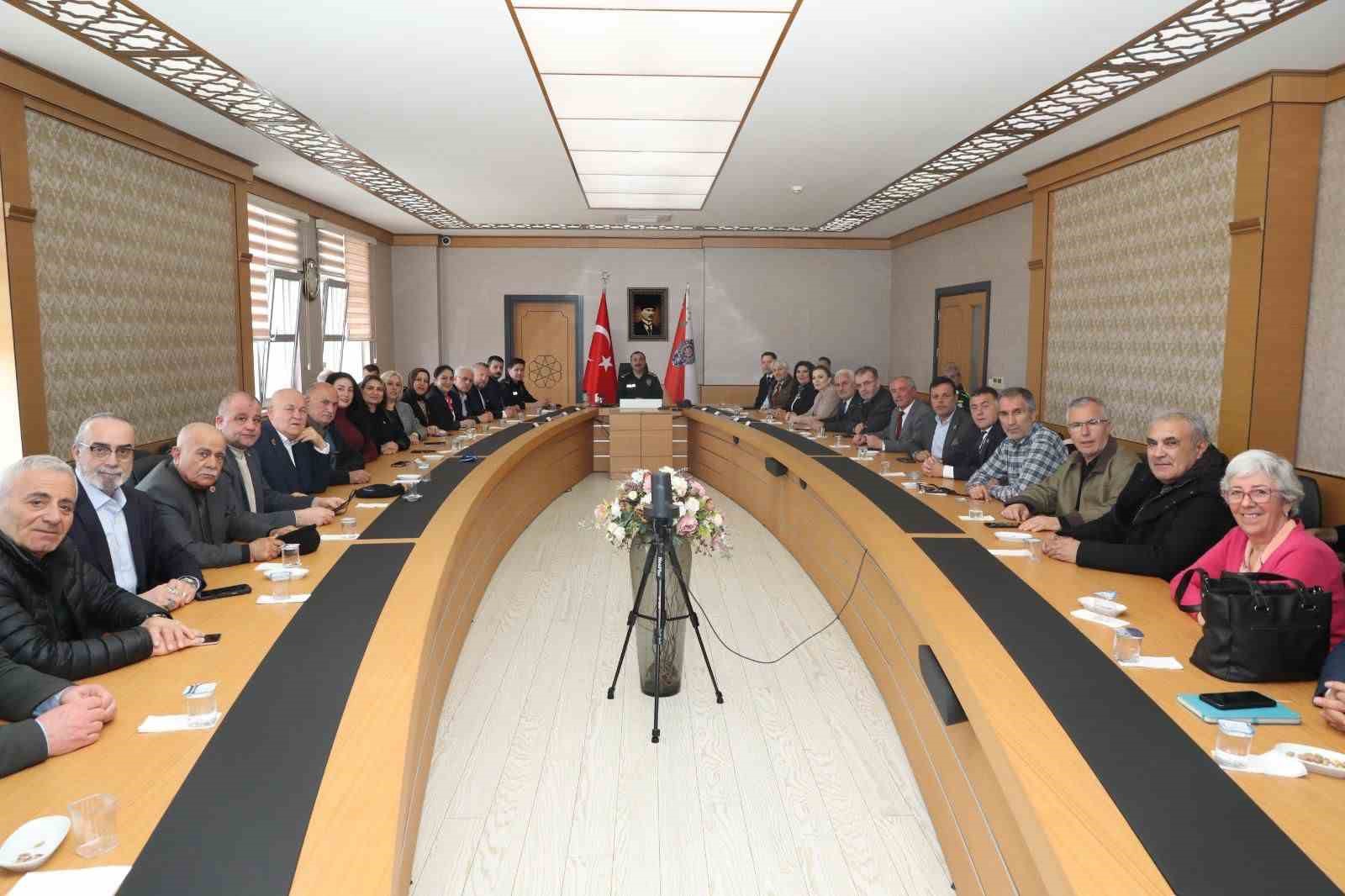 İlkadım muhtarlarıyla güvenlik toplantısı
