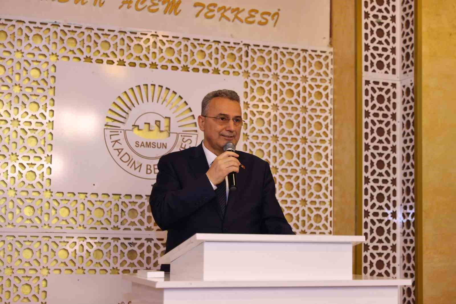 İlkadım’da bayramlaşma programına yoğun katılım
İlkadım’da bayramlaşma programına yoğun katılım