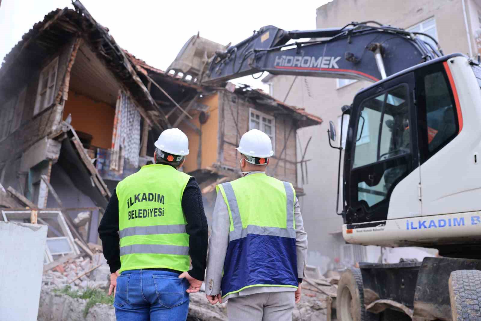 İlkadım’da metruk yapılar bir bir yıkılıyor
İlkadım’da metruk yapılar bir bir yıkılıyor