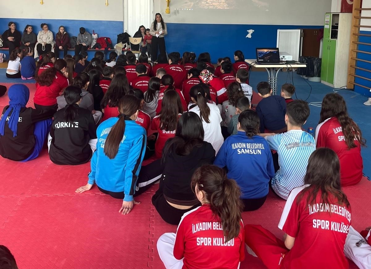 İlkadım’dan sporculara eğitim desteği
