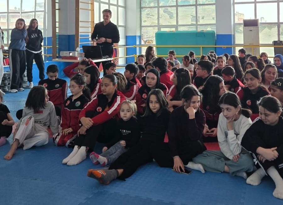 İlkadım’dan sporculara eğitim desteği
