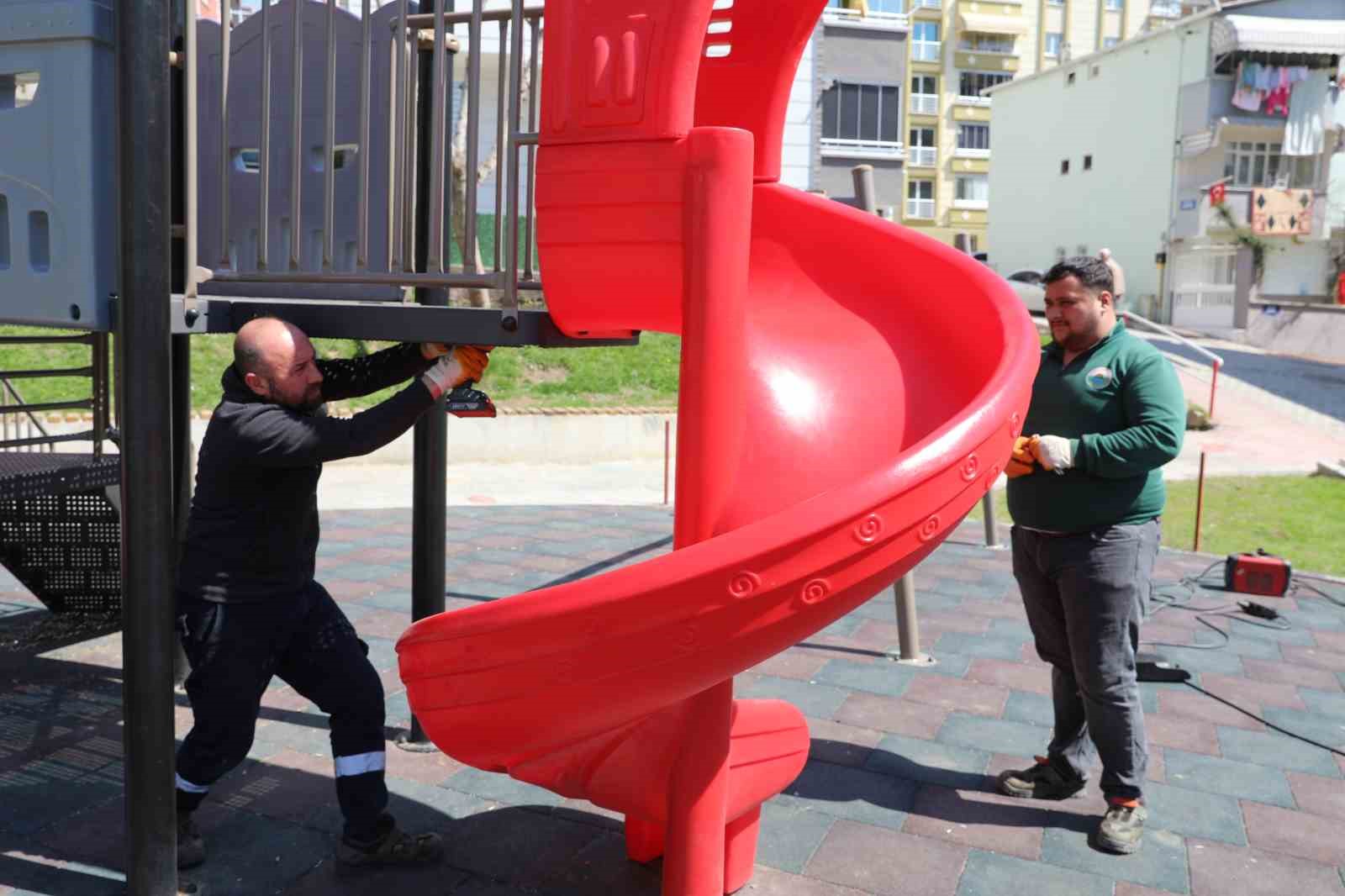 İlkadım’ın parkları yaza hazırlanıyor
İlkadım’ın parkları yaza hazırlanıyor