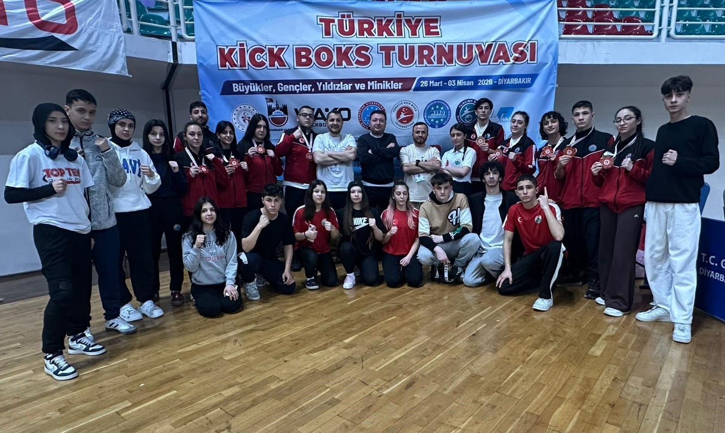 İlkadımlı sporculardan 12 madalya

