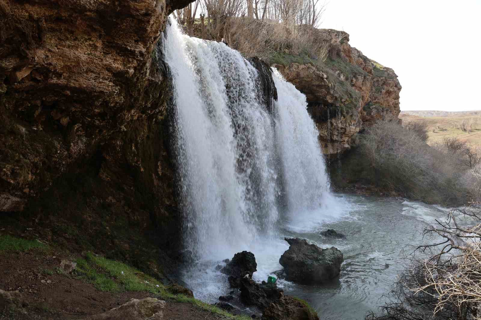 İlkbahar geldi, Sivas’ın eşsiz güzelliği coştu
