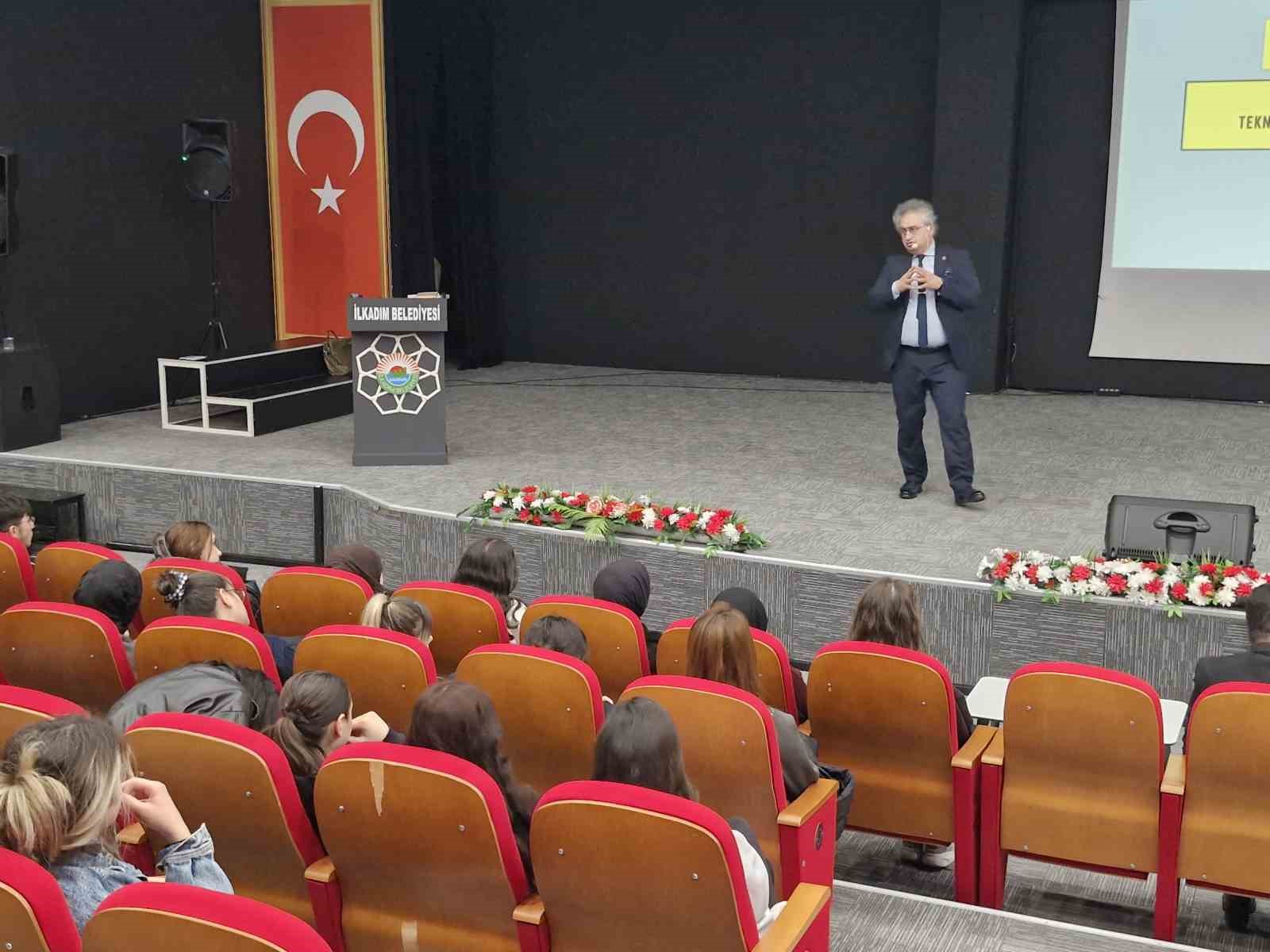 İLKEM’de YKS adaylarına ‘Sivri Hoca’ dopingi
İLKEM’de YKS adaylarına ‘Sivri Hoca’ dopingi