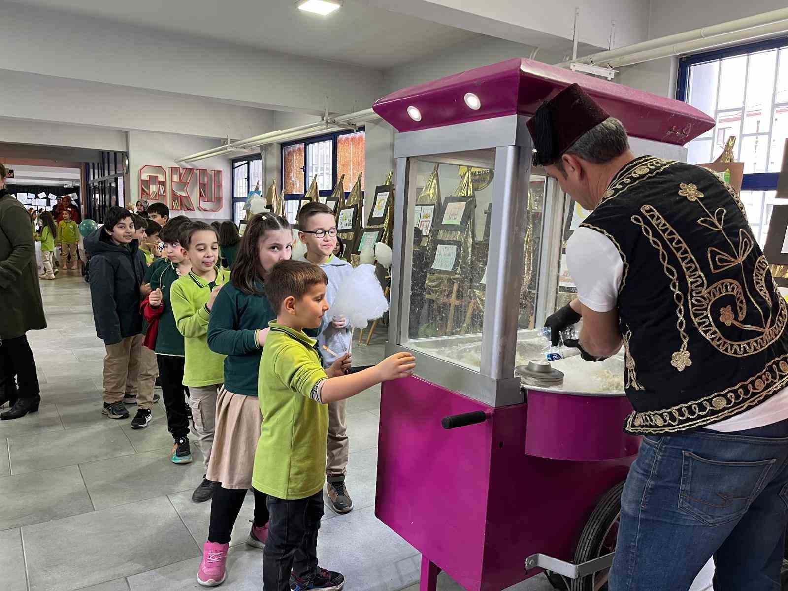 İlkokul koridorunda Ramazan Sokağı coşkusu
