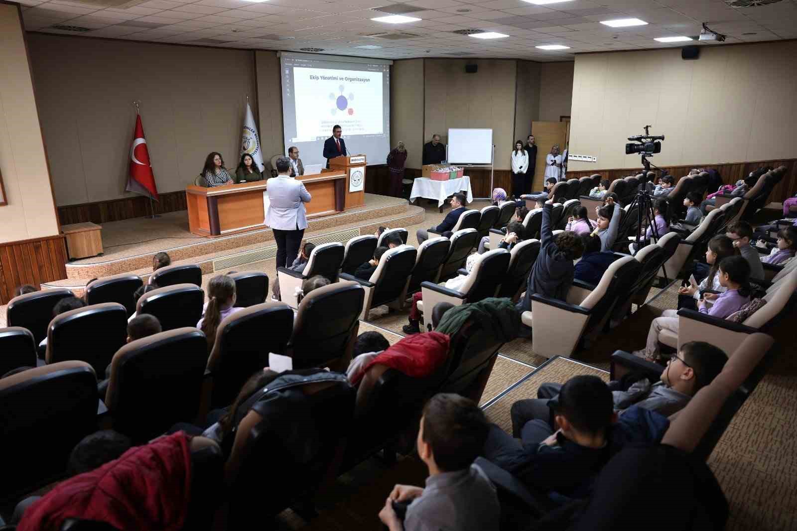 İlkokul öğrencileri Erenler Belediyesi’nde
