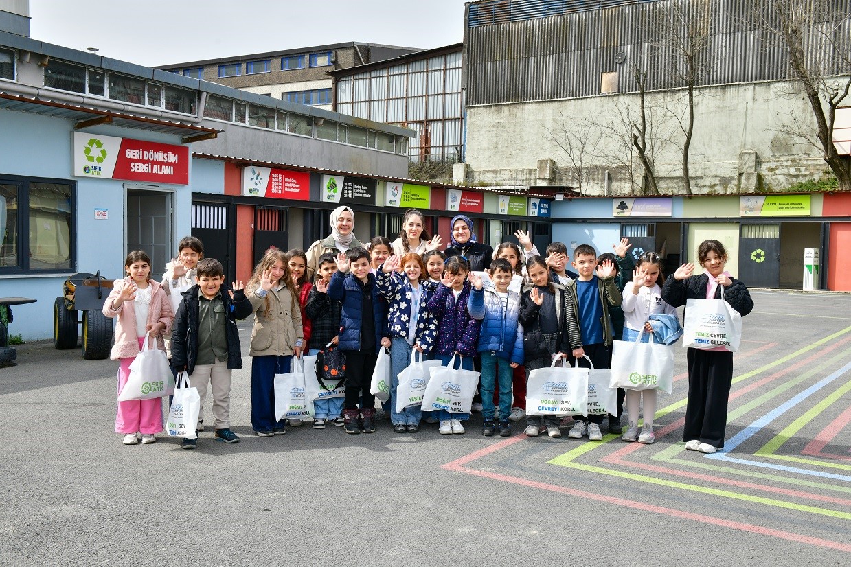 İlkokul öğrencileri geri dönüşümü yerinde öğrendi
