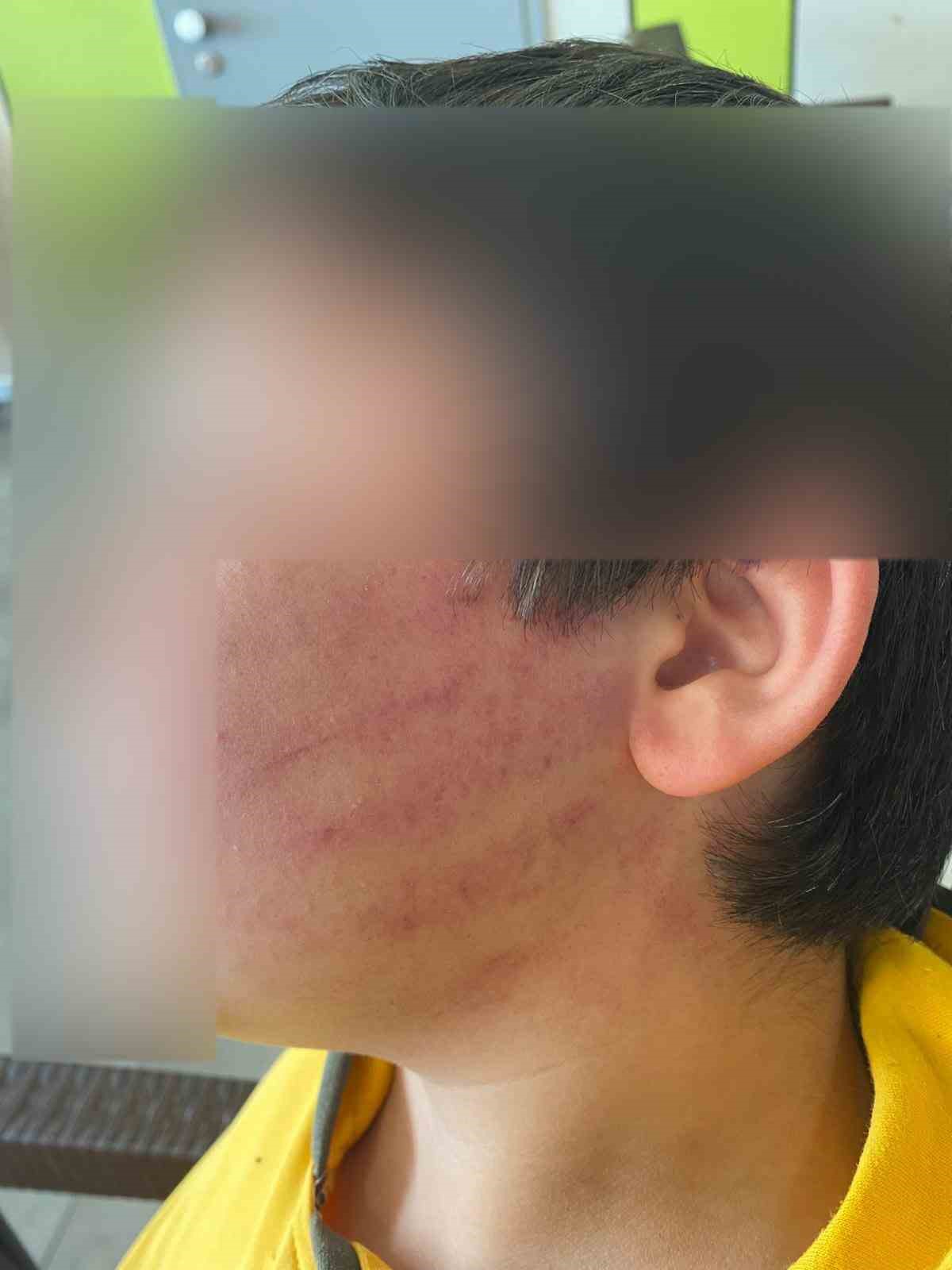 İlkokul öğrencilerinin sıra tartışmasında okula gelen baba, anne ve babaanne 2 çocuğu darp etti
