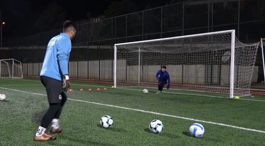 İmam ve esnaflar gençleri kötü alışkanlıklardan korumak için kulüp satın aldı
