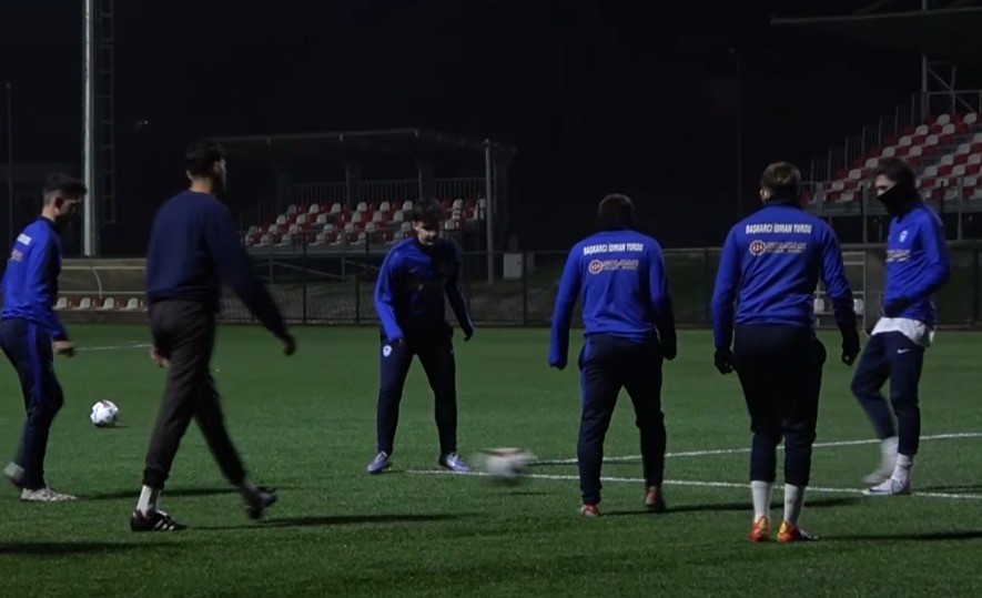 İmam ve esnaflar gençleri kötü alışkanlıklardan korumak için kulüp satın aldı
