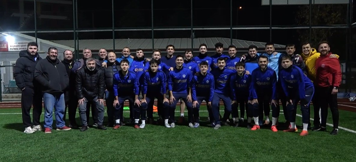 İmam ve esnaflar gençleri kötü alışkanlıklardan korumak için kulüp satın aldı
