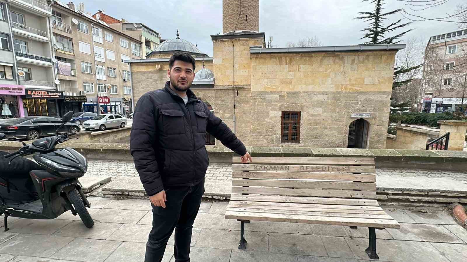 İmamın sahibi gelir alır diye bıraktığı çantayı kaşla göz arasında çaldı
