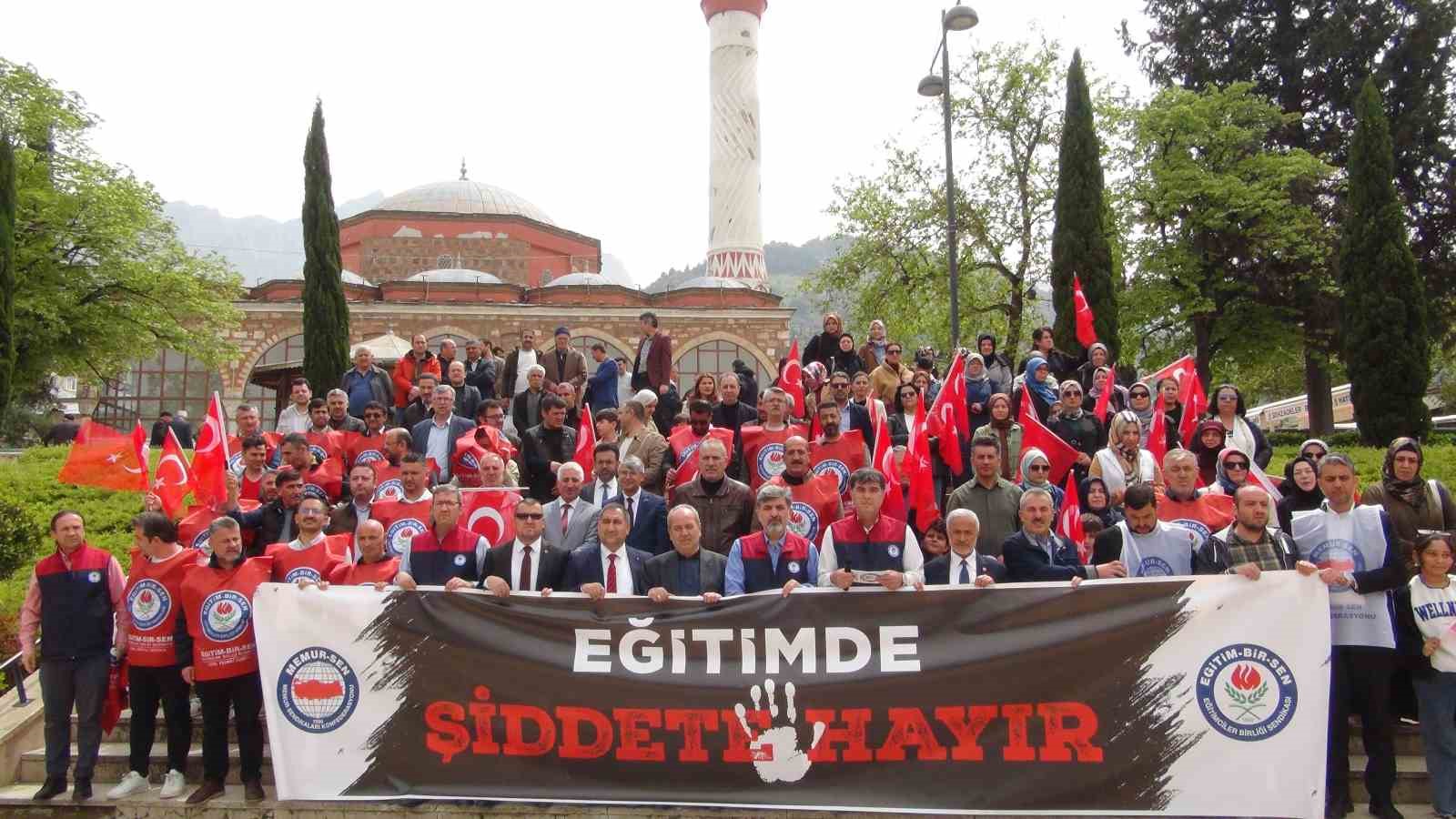 İmamın titreyen sesiyle konuşması duygulandırdı
