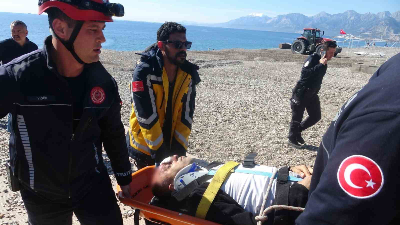 İncir ağacı hayatını kurtardı:  Falezlerde 20 metre yükseklikten düşen adam yaralandı
