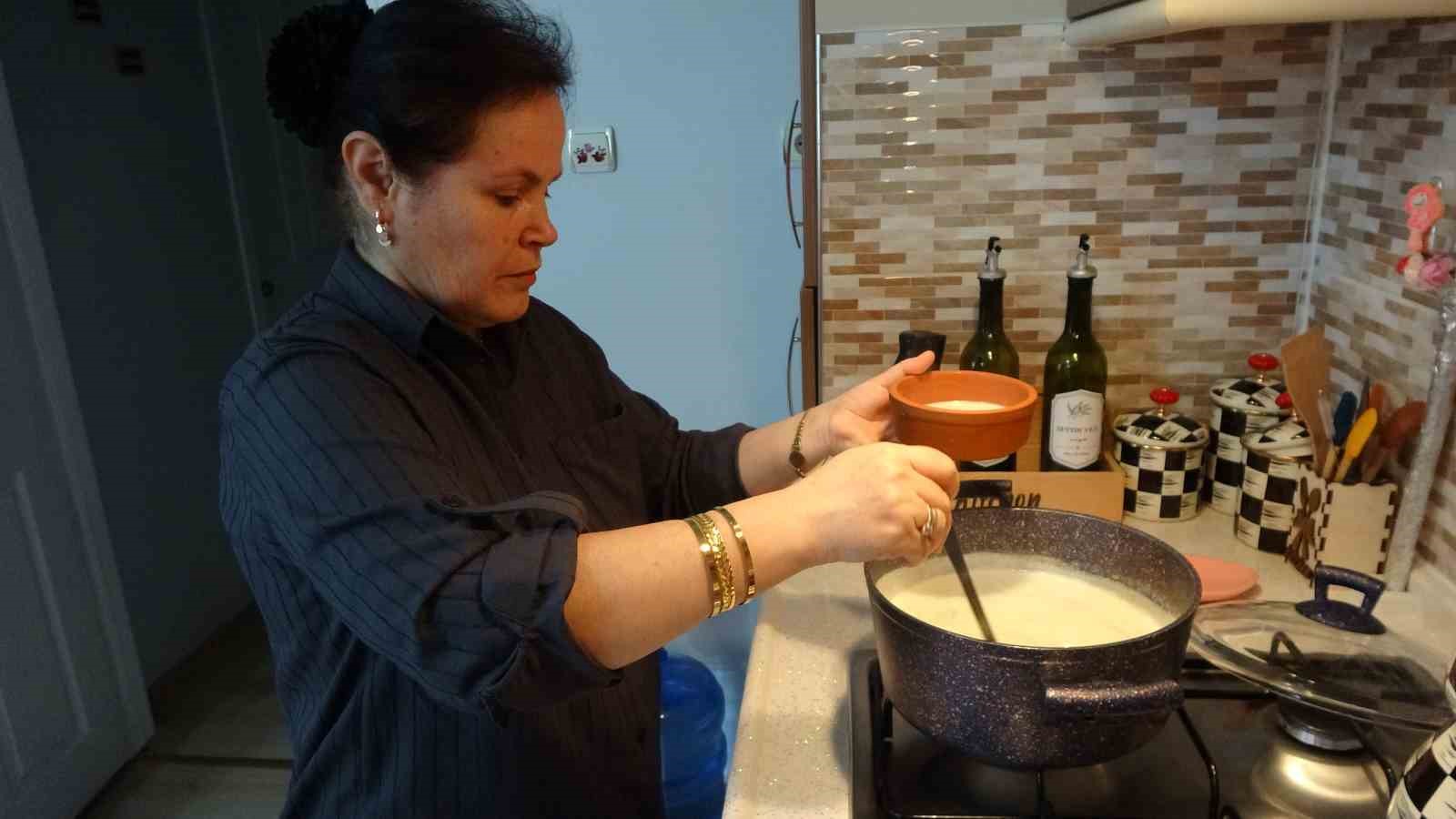 İncir uyutması, adını 2-3 saat uykuya bırakılmasından alıyor, geleneksel tadıyla sofraları süslüyor
