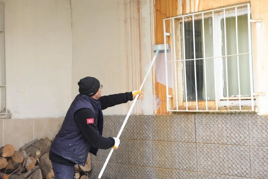 İncirliova Belediyesi’nden camilerde Ramazan temizliği
İncirliova Belediyesi’nden camilerde Ramazan temizliği