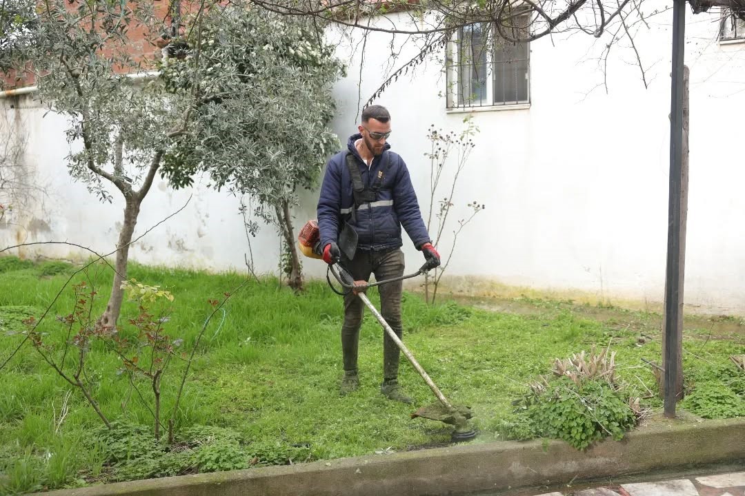 İncirliova Belediyesi’nden camilerde Ramazan temizliği
İncirliova Belediyesi’nden camilerde Ramazan temizliği