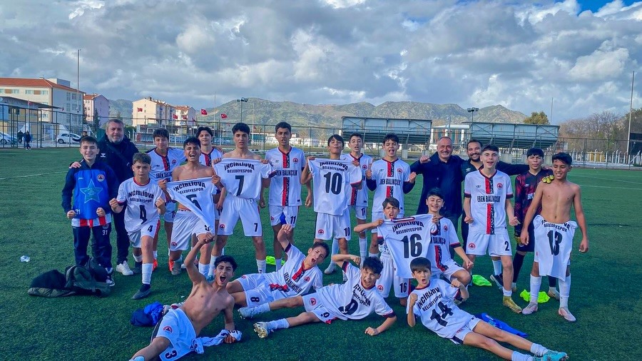 İncirliova Belediyespor U-15 takımı, şampiyonluğunu ilan etti

