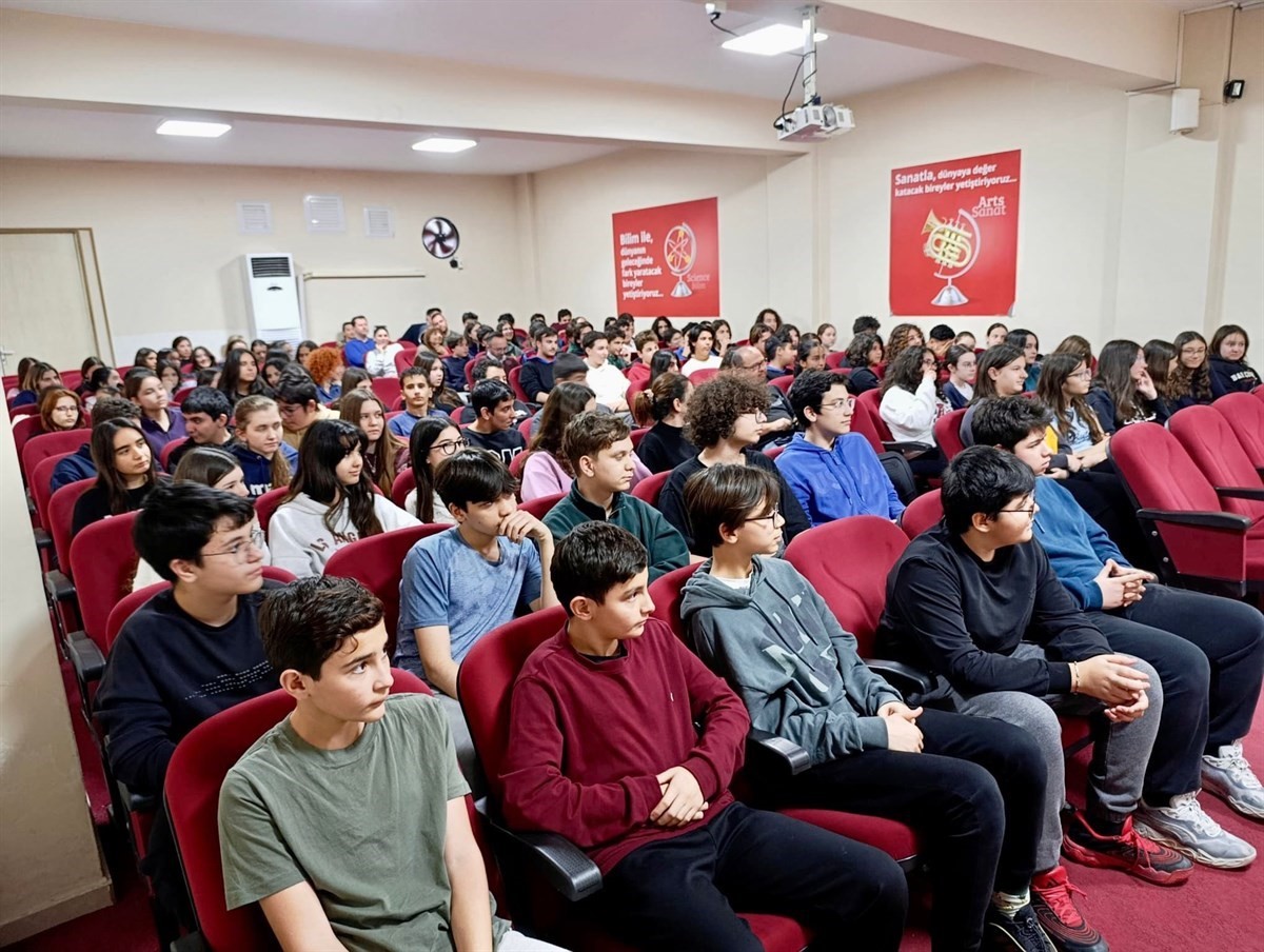 İncirliova Kaymakamı Abay, öğrencilerle Kariyer Günleri’nde buluştu
