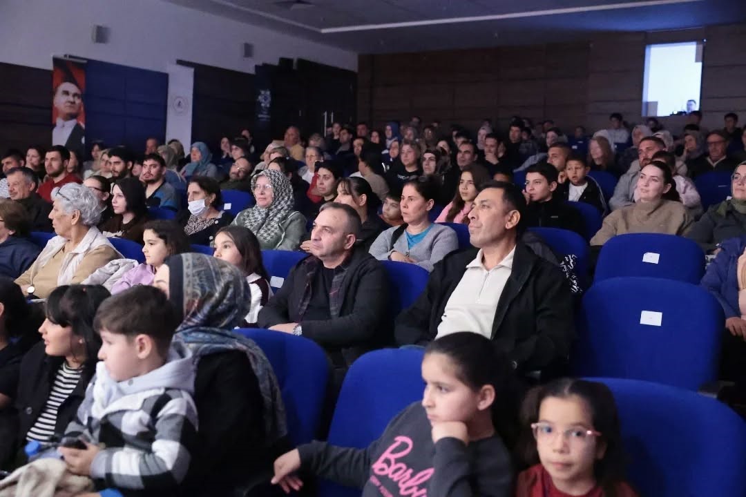 İncirliova’da "Kader Böyleymiş" oyunu sahnelendi
