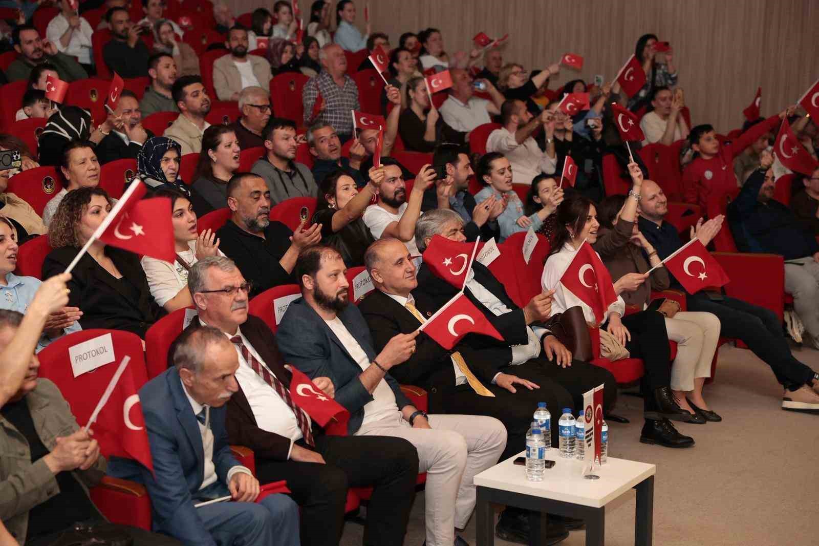 İncirliova’da minik seslerden türkü şöleni
