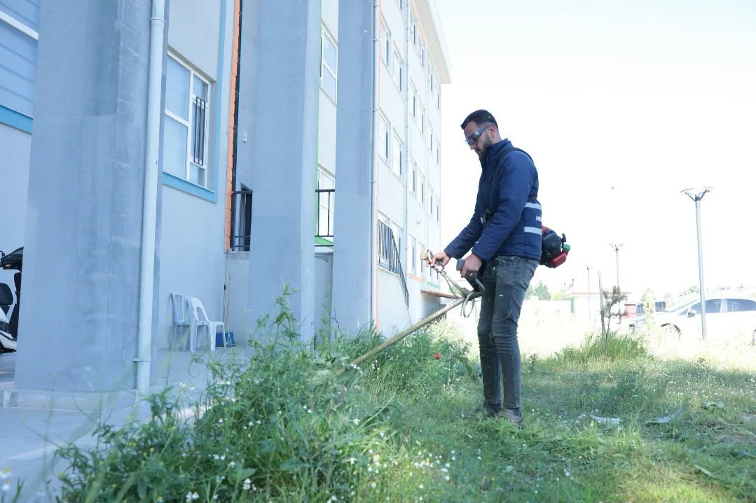 İncirliova’da okul bahçeleri temizlendi
