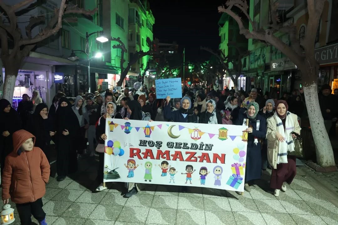 İncirliova’da Ramazan ayını Fener Alayı ile karşıladılar
