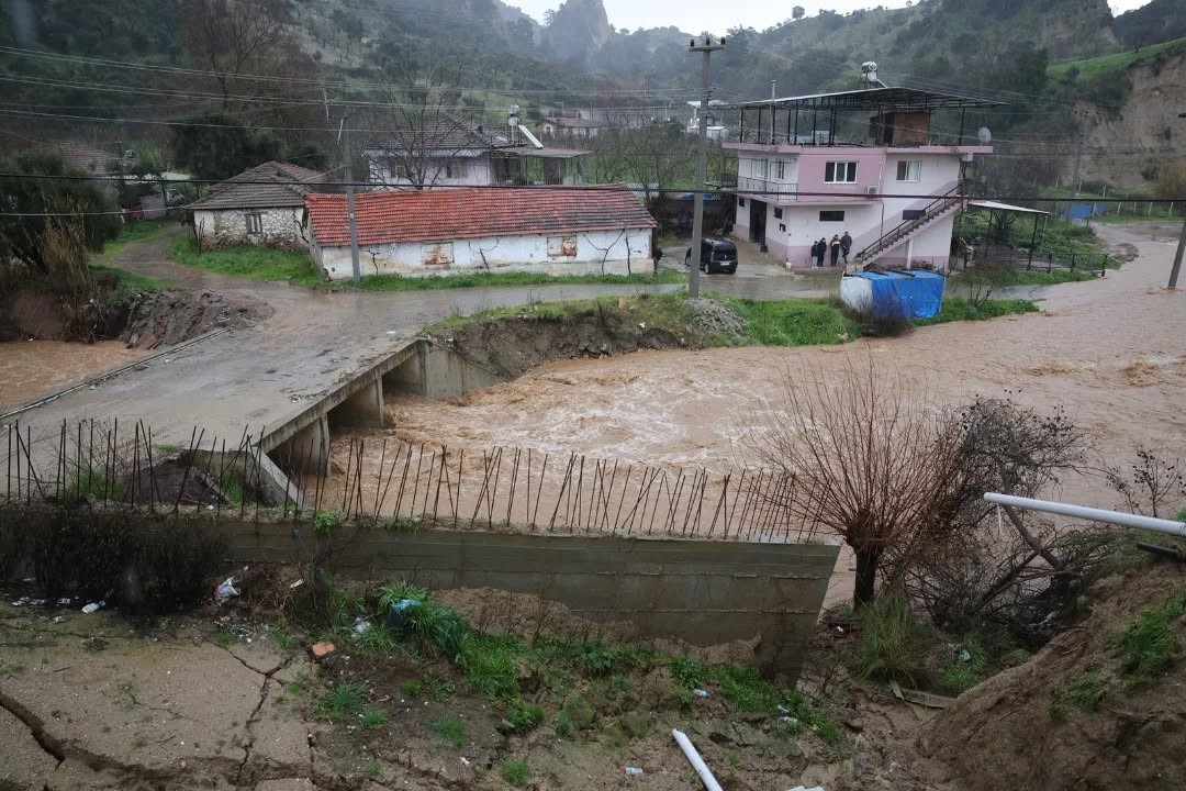 İncirliova’da sağanak sonrası 9 ev tahliye edildi
