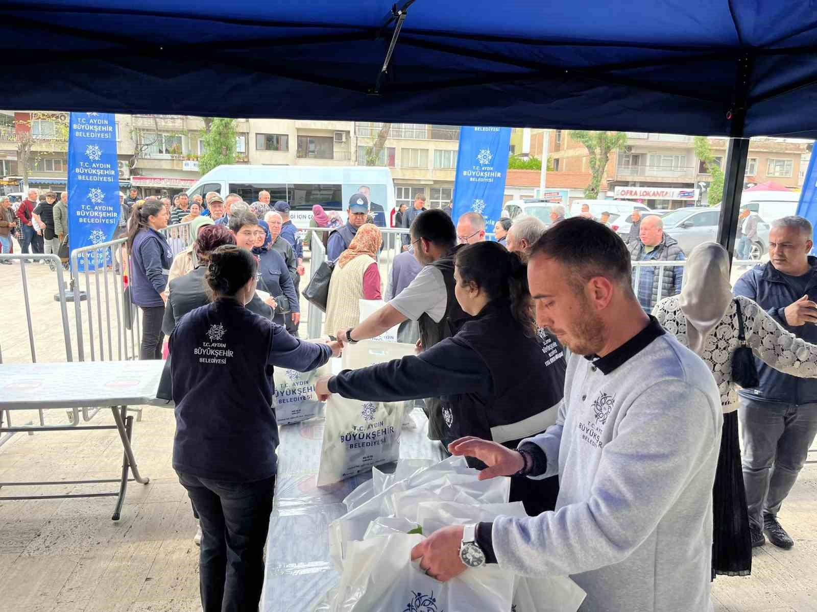 İncirliova’da vatandaşlara ücretsiz fide dağıtıldı
