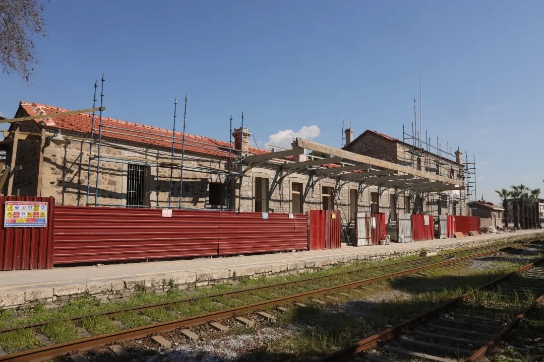İncirliova’daki tarihi istasyon binası aslına uygun restorasyonla yenileniyor

