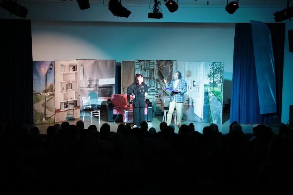 İncirliova’daki tiyatro oyununa vatandaşlardan yoğun ilgi
