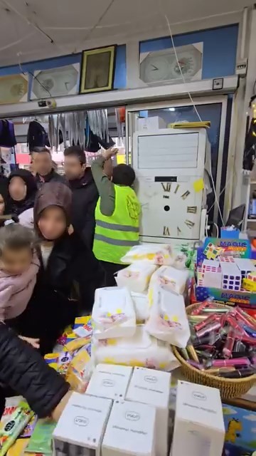 İndirimi duyan erkekler de koştu
