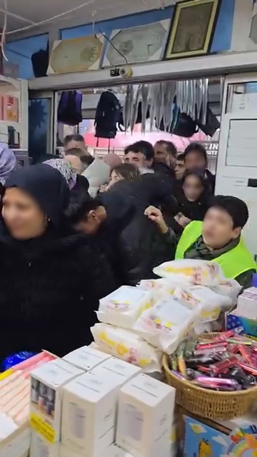 İndirimi duyan erkekler de koştu
