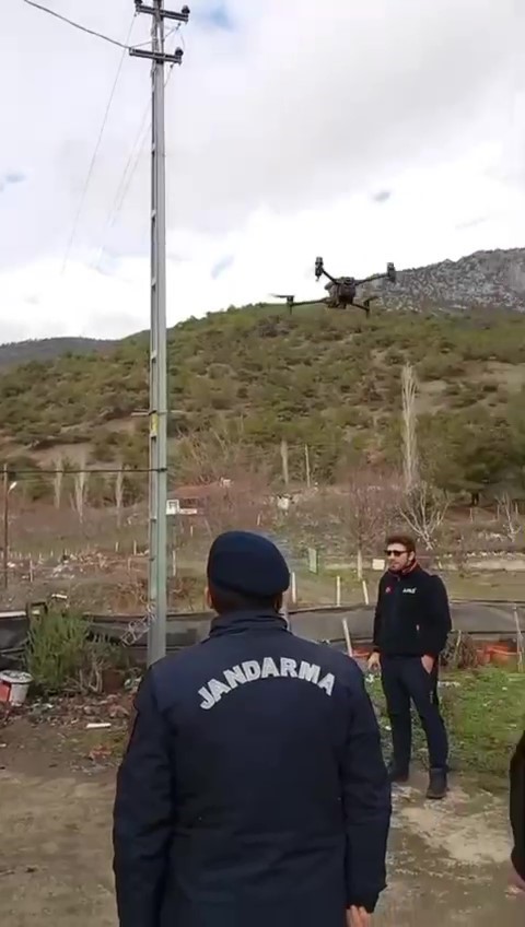 İneği kaybolan çiftçinin imdadına AFAD ve jandarma yetişti
