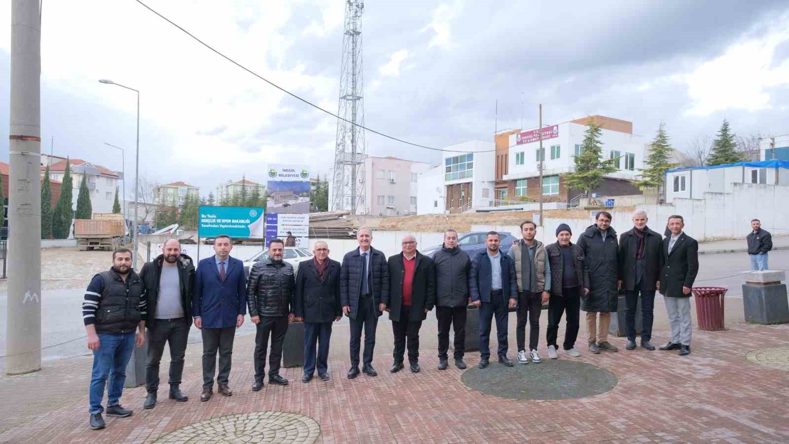 İnegöl Belediyesi yeni havuz için çalışmalara başladı
İnegöl Belediyesi yeni havuz için çalışmalara başladı