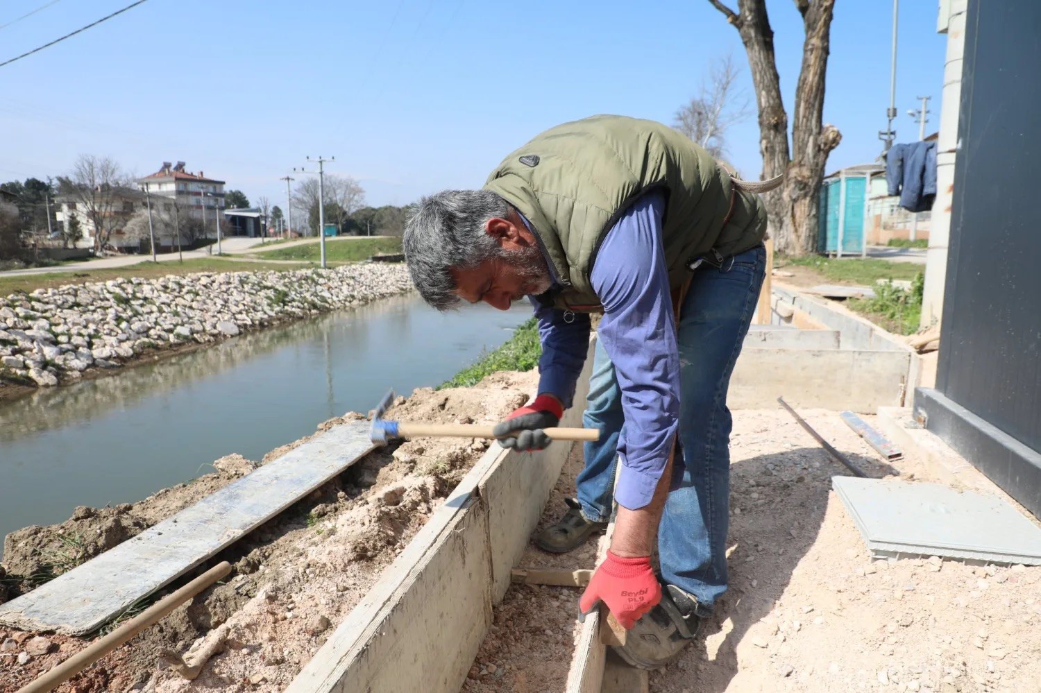 İnegöl Belediyesi’nden Kulaca’ya estetik dokunuş
