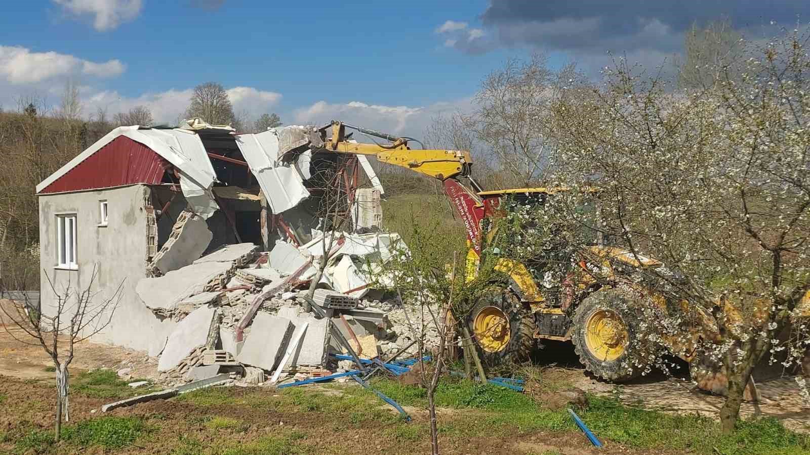 İnegöl’de 142 kaçak yapı yerle bir edildi
