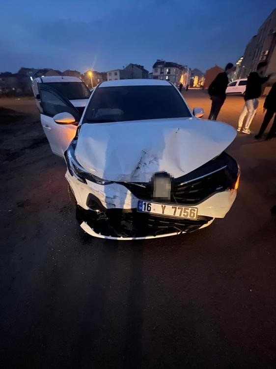 İnegöl’de araçlar çarpıştı: 2 yaralı
