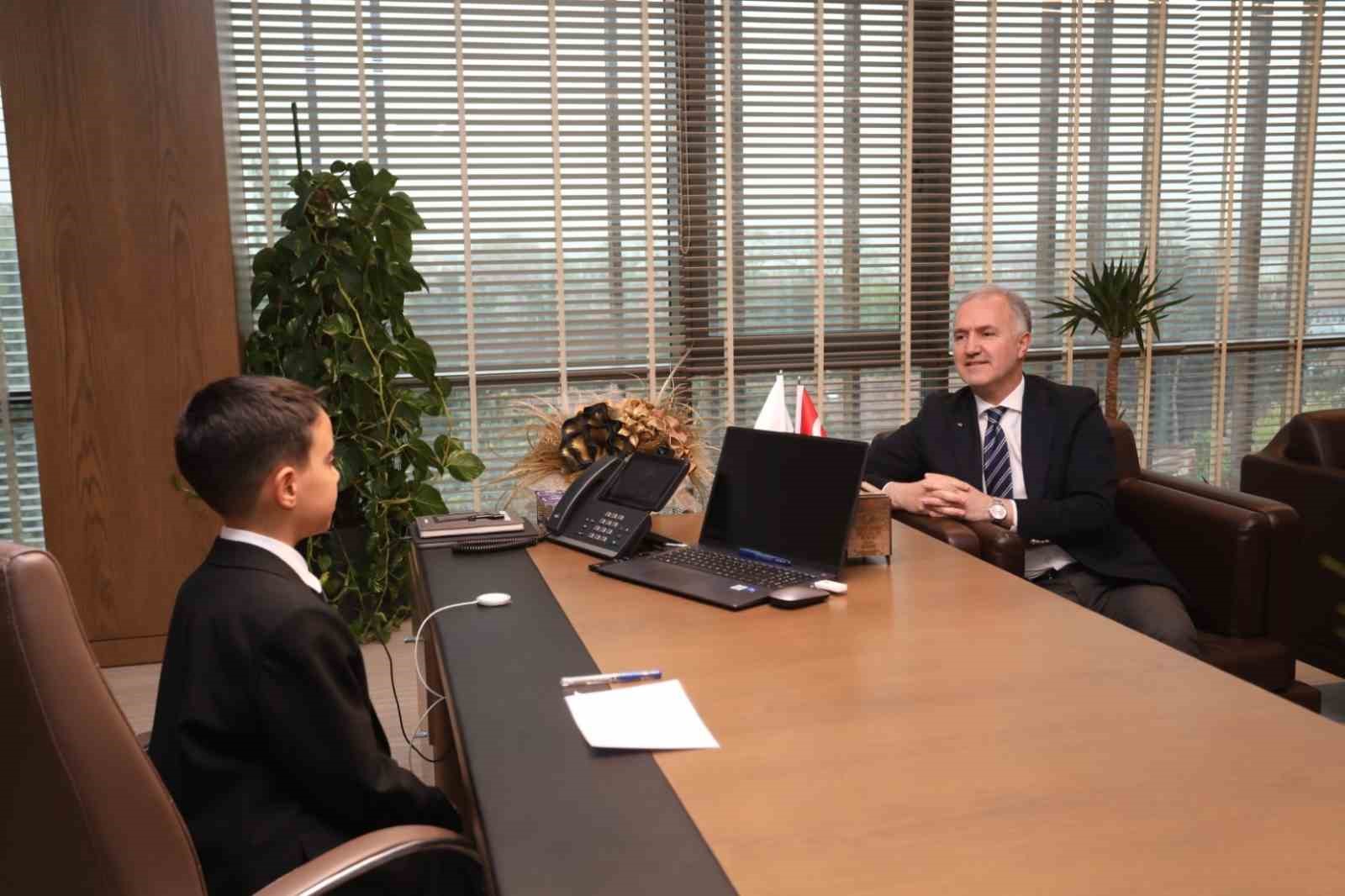 İnegöl’de başkanlık koltuğuna Umut Alp Yiğit oturdu
