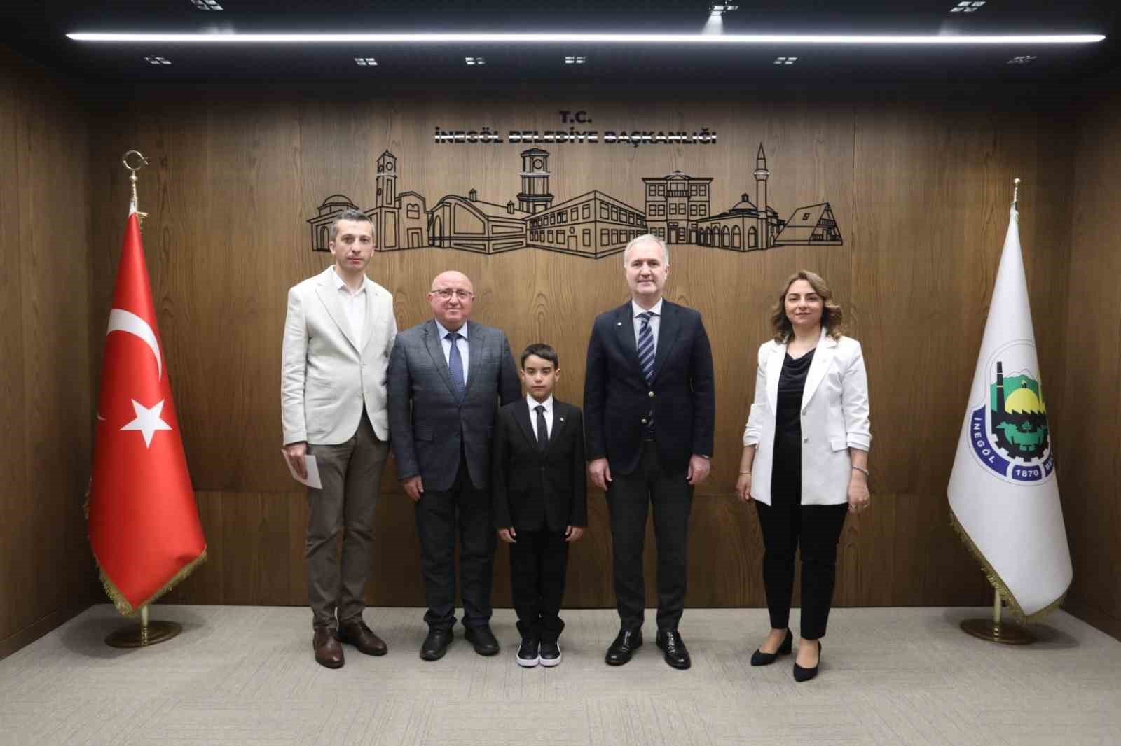 İnegöl’de başkanlık koltuğuna Umut Alp Yiğit oturdu
