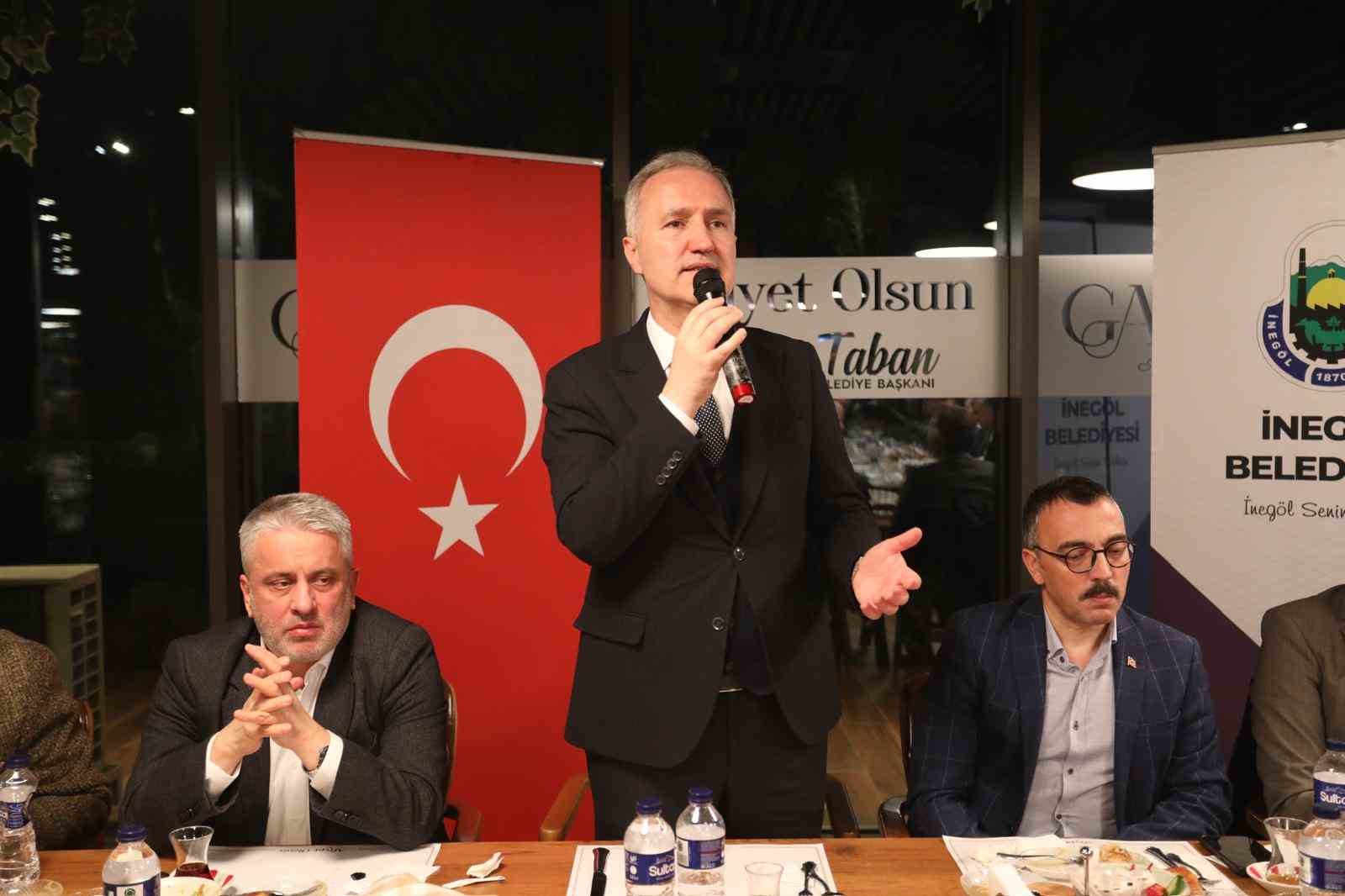 İnegöl’de birlik ve beraberlik sofrası kuruldu
İnegöl’de birlik ve beraberlik sofrası kuruldu