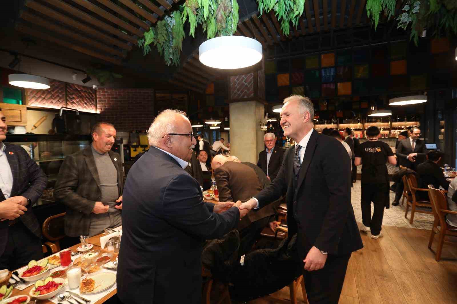 İnegöl’de birlik ve beraberlik sofrası kuruldu
İnegöl’de birlik ve beraberlik sofrası kuruldu