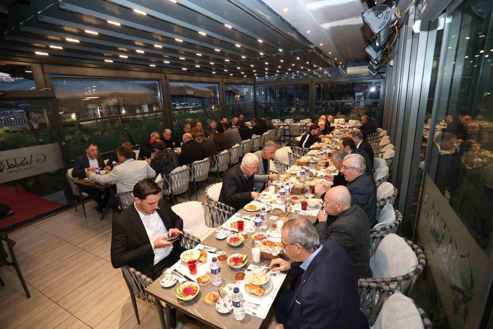 İnegöl’de birlik ve beraberlik sofrası kuruldu
İnegöl’de birlik ve beraberlik sofrası kuruldu