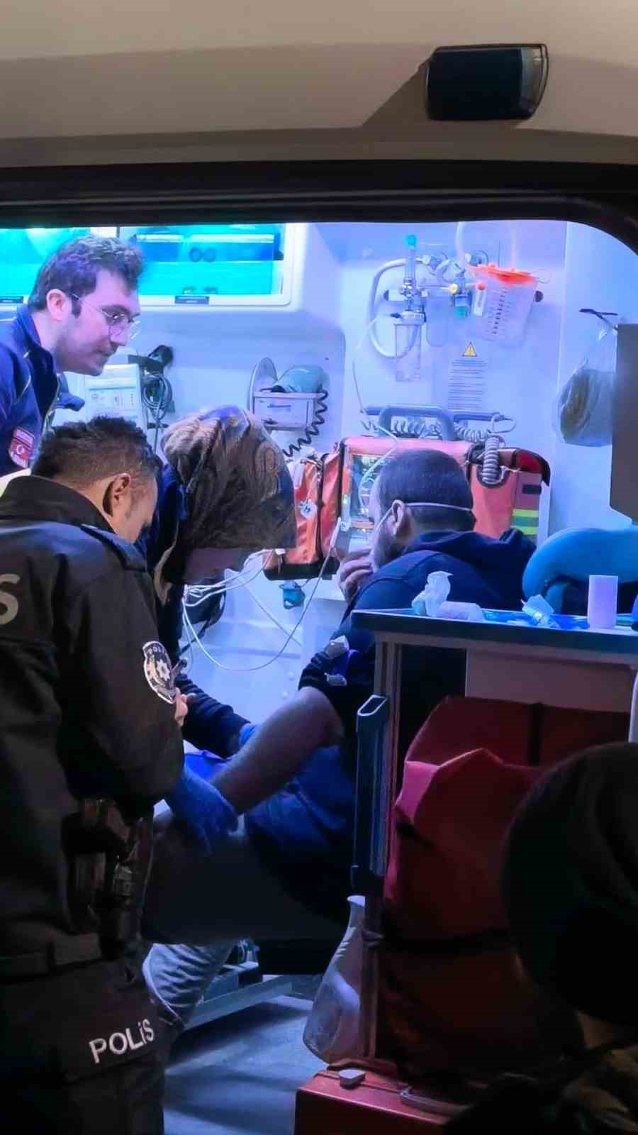 İnegöl’de ev yangını: 1’i çocuk 3 kişi dumandan etkilendi
