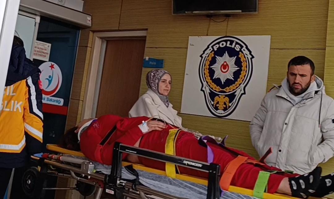 İnegöl’de kontrolden çıkan otomobil ağaca çarptı: 1 yaralı
